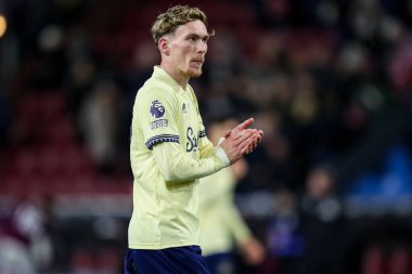 Everton 'dan James Garner Premier Lig karşılaşması sonrasında taraftarlarını alkışlıyor Burnley, Burnley, İngiltere' de Everton 'a karşı, 27 Aralık 2025