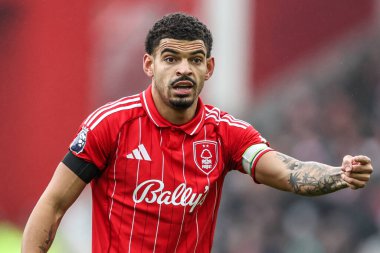 Nottingham Ormanı 'ndan Morgan Gibbs-White Premier League maçında takım talimatlarını veriyor Nottingham Forest Manchester City' ye karşı City Ground, Nottingham, 27 Aralık 2025