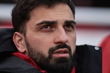 Liverpool 'dan Giorgi Mamardashvili, 27 Aralık 2025' te İngiltere 'nin Liverpool kentinde oynanan Premier League maçı sırasında Wolverhampton Wanderers' a karşı yedekte oturuyordu.