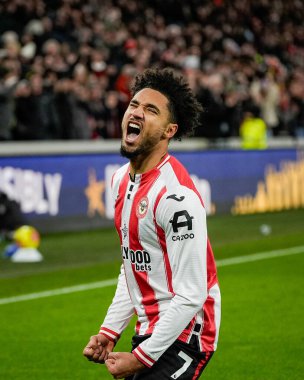 Brentford 'dan Kevin Schade, Premier League maçında Brentford Bournemouth' a karşı Gtech Community Stadyumu 'nda 27 Aralık 2025' te oynanan maçta 3-0 kazanma hedefini kutluyor.