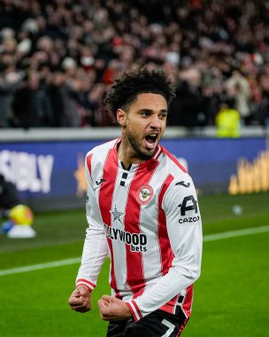 Brentford 'dan Kevin Schade, Premier League maçında Brentford Bournemouth' a karşı Gtech Community Stadyumu 'nda 27 Aralık 2025' te oynanan maçta 3-0 kazanma hedefini kutluyor.