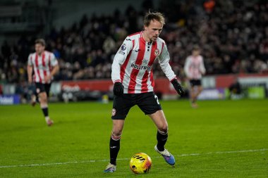 Brentford 'dan Mikkel Damsgaard Premier League maçında topu kontrol ediyor Brentford Bournemouth' a karşı Gtech Community Stadyumu, Londra, 27 Aralık 2025