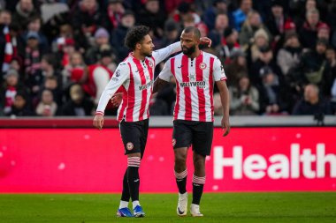 Brentford 'dan Kevin Schade ve Brentford' dan Igor Thiago, 27 Aralık 2025 'te İngiltere' nin Gtech Community Stadyumu 'nda oynanan Premier League karşılaşmasında 1-0' lık galibiyet golünü kutluyorlar.