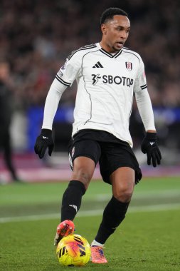 Premier Lig maçı sırasında Fulham 'dan Kenny Tete Londra Stadyumu' nda West Ham United 'a karşı Fulham maçında, 27 Aralık 2025