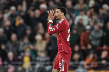 Liverpool 'dan Hugo Ekitike, 27 Aralık 2025' te İngiltere 'nin Liverpool kentinde oynanan Premier League maçında Liverpool-Wolverhampton Wanderers maçında taraftarları alkışlıyor.