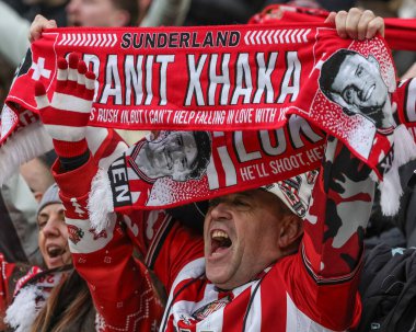 28 Aralık 2025 'te İngiltere' nin Sunderland kentinde oynanan Premier League karşılaşmasında Sunderland-Leeds United maçında Sunderland taraftarları GranitXhaka eşarbı taşıyor.