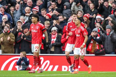 Nottingham Ormanı 'ndan Omari Hutchinson, 27 Aralık 2025' te İngiltere 'nin Nottingham City kentinde oynanan Premier League maçı sırasında 1-1' lik galibiyet golünü kutluyor.