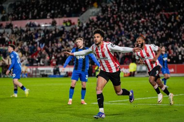 Brentford 'dan Kevin Schade, Premier League maçında Brentford Bournemouth' a karşı Gtech Community Stadyumu 'nda 27 Aralık 2025' te oynanan maçta 3-0 kazanma hedefini kutluyor.
