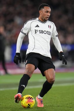 Premier Lig maçı sırasında Fulham 'dan Kenny Tete Londra Stadyumu' nda West Ham United 'a karşı Fulham maçında, 27 Aralık 2025