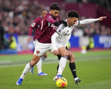 West Ham United 'dan Lucas Paqueta ve Fulham Ligi maçında Fulham' dan Antonee Robinson 27 Aralık 2025 'te Londra Stadyumu' nda West Ham United Fulham 'a karşı oynadılar.