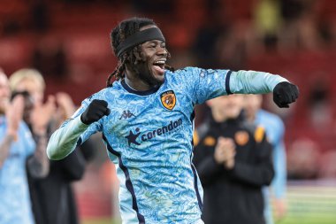 Hull City 'den Darko Gyabi, 29 Aralık 2025' te Middlesbrough, Middlesbrough, İngiltere 'deki Riverside Stadyumu' nda oynanan Sky Bet Şampiyonası maçında seyircilerle 0-1 'lik galibiyeti kutluyor.