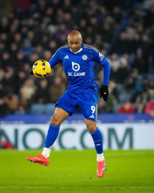 Leicester City 'den Jordan Ayew, 29 Aralık 2025' te King Power Stadyumu 'nda oynanan Leicester City - Derby County maçında topu kontrol ediyor.