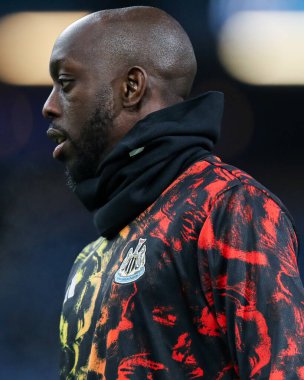 Newcastle United takımından Yoane Wissa 30 Aralık 2025 'te Burnley - Newcastle United maçı öncesinde ısınıyor.
