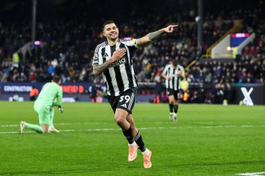 Newcastle United takımından Bruno Guimaraes 30 Aralık 2025 tarihinde Burnley ile Newcastle United arasında oynanan Premier League maçında 1-3 'lük skorla galibiyetini kutluyor.
