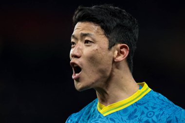 Wolverhampton Wanderers takımından Hwang Hee-Chan 30 Aralık 2025 'te Old Trafford, Manchester, İngiltere' de oynanan Premier League maçında Manchester United ve Wolverhampton Wanderers maçında talimatları haykırıyor.