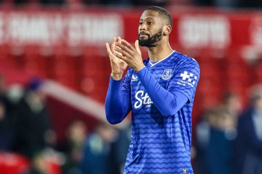 Everton 'dan Beto, 30 Aralık 2025' te İngiltere 'nin Nottingham City Ground kentinde oynanan Premier League maçında taraftarları alkışlıyor.