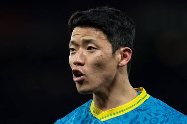 Wolverhampton Wanderers takımından Hwang Hee-Chan 30 Aralık 2025 'te Old Trafford, Manchester, İngiltere' de oynanan Premier League maçında Manchester United ve Wolverhampton Wanderers maçında talimatları haykırıyor.