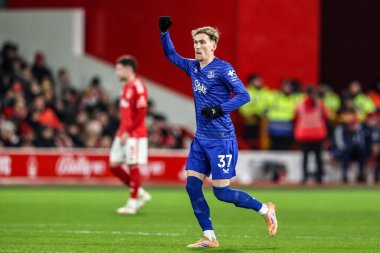 Everton 'dan James Garner, İngiltere' nin Nottingham şehrinde oynanan Premier League maçı Nottingham Forest Everton 'a karşı 30 Aralık 2025' te 0-1 'lik galibiyet golünü kutluyor.
