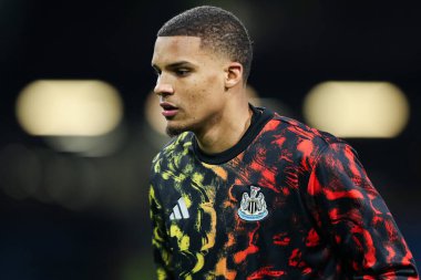 Newcastle United takımından Malick Thiaw, 30 Aralık 2025 'te Burnley ile Newcastle United arasında oynanan Premier League karşılaşması öncesinde ısınıyor.