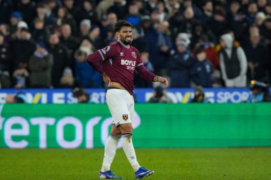 West Ham United takımından Lucas Paquet, 30 Aralık 2025 'te Londra' daki Londra Stadyumu 'nda oynanan Premier League maçında belini sakatladı ve yerine West Ham United ile Hove Albion' u getirdi.