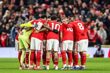 Nottingham Forest oyuncuları Premier League maçından önce Nottingham Forest Everton 'a karşı City Ground, Nottingham, İngiltere' de 30 Aralık 2025 'te oynanan maçta bir araya geldiler.