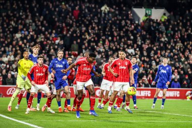 Nottingham Ormanı 'ndan Taiwo Awoniyi, 30 Aralık 2025' te İngiltere 'nin Nottingham şehrinde oynanan Premier League maçı sırasında Nottingham Forest' a karşı Everton maçında köşeden açılıyor.