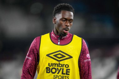 West Ham United takımından Soungoutou Magassa, 30 Aralık 2025 'te Londra Stadyumu' nda oynanan Premier League maçında ısındı.