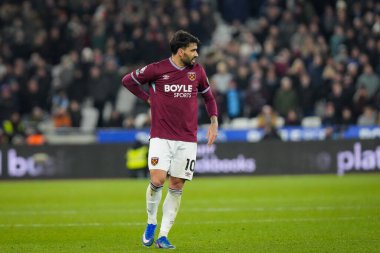 West Ham United takımından Lucas Paquet, 30 Aralık 2025 'te Londra Stadyumu' nda oynanan Premier League maçında West Ham United ve Hove Albion maçında belini sakatlayarak sakatladı.