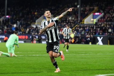 Newcastle United takımından Bruno Guimaraes 30 Aralık 2025 tarihinde Burnley ile Newcastle United arasında oynanan Premier League maçında 1-3 'lük skorla galibiyetini kutluyor.