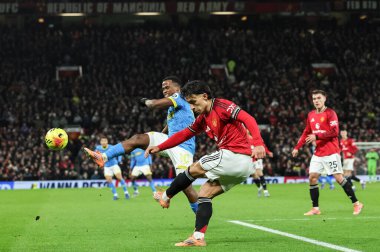 Manchester United takımından Lisandro Martinez 30 Aralık 2025 'te Old Trafford, Manchester, İngiltere' de oynanan Premier League maçında Wolverhampton Wanderers 'a karşı sahayı temizledi.