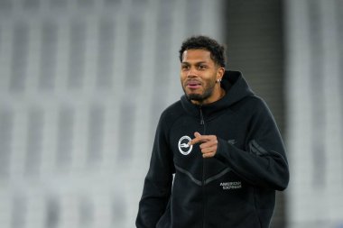 Brighton & Hove Albion takımından Georginio Rutter, 30 Aralık 2025 'te Londra' daki Londra Stadyumu 'nda oynanan Premier League maçında West Ham United, Brighton ve Hove Albion' a karşı oynanacak maçtan önce sahaya bakıyor.