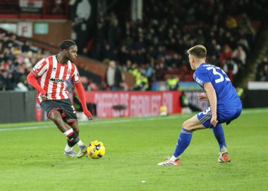 Sheffield United takımından Femi Seriki, 1 Ocak 2026 'da İngiltere' nin Bramall Lane kentinde oynanan Sheffield United - Leicester City maçında pas attı.