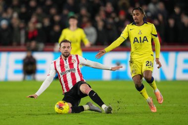Brentford 'dan Jordan Henderson, 1 Ocak 2026' da Londra 'daki Gtech Community Stadyumu' nda oynanan Premier League karşılaşmasında Brentford Tottenham Hotspur 'a karşı top kazandı.