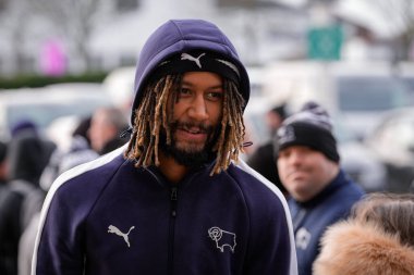 Derby County 'den Dion Sanderson, 1 Ocak 2026' da İngiltere 'nin Derby şehrindeki Pride Park Stadyumu' nda oynanan Gökyüzü İddia Şampiyonası karşılaşması öncesinde stadyuma geldi.