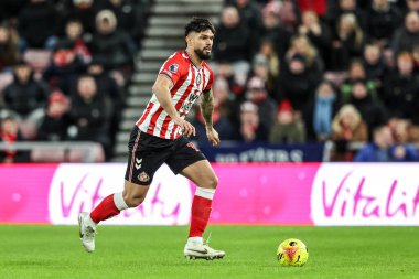 Omar Alderete of Sunderland breaks with the ball during the Premier League match Sunderland vs Manchester City at Stadium Of Light, Sunderland, United Kingdom, 1st January 2026