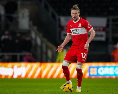 Middlesbrough takımından Luke Ayling, 1 Ocak 2026 'da İngiltere' nin Pride Park Stadyumu 'nda oynanan Derby County - Middlesbrough maçında topu kontrol ediyor.