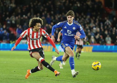 Sheffield United takımından Tahith Chong, Sheffield Lane, İngiltere 'de 1 Ocak 2026' da oynanan Sheffield United ile Leicester City maçında pas attı.