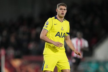 Tottenham Hotspur takımından Micky van de Ven Premier League maçında Brentford Tottenham Hotspur 'a karşı Gtech Community Stadyumu, Londra, 1 Ocak 2026