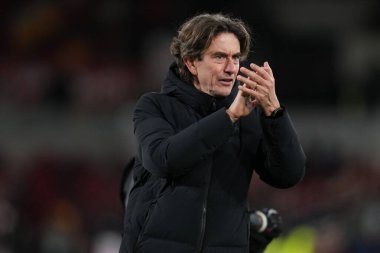 Tottenham Hotspur 'un Thomas Frank teknik direktörü, 1 Ocak 2026' da İngiltere 'deki Gtech Community Stadyumu' nda oynanan Premier League karşılaşmasında Brentford Tottenham Hotspur 'a karşı olan desteği alkışladı.