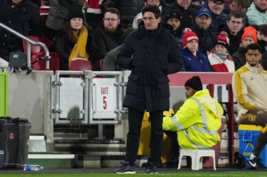 Brentford Premier Lig maçında Keith Andrews teknik direktörü Brentford Tottenham Hotspur 'a karşı Gtech Community Stadyumu, Londra, 1 Ocak 2026