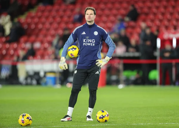 Leicester City kalecisi Asmir Begoviç, 1 Ocak 2026 'da İngiltere' nin Sheffield Lane kentinde oynanan Sky Bet Şampiyonası maçında maç öncesi ısınma maçında Sheffield United ile Leicester City karşı karşıya geldi.