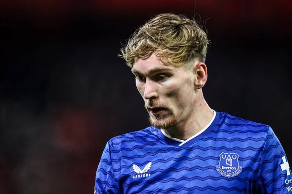 Everton 'dan James Garner Premier League maçı sırasında Nottingham Forest, Everton' a karşı City Ground, Nottingham, İngiltere, 30 Aralık 2025