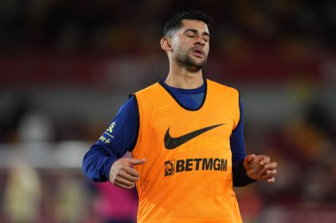 Tottenham Hotspur 'dan Cristian Romero Premier League karşılaşması öncesinde Brentford Tottenham Hotspur' a karşı Gtech Community Stadyumu, Londra, 1 Ocak 2026