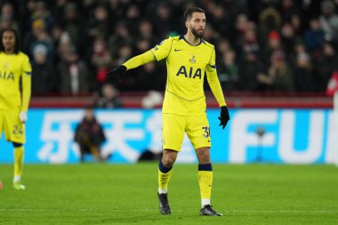 Tottenham Hotspur takımından Rodrigo Bentancur Premier Lig maçında Brentford Tottenham Hotspur 'a karşı Gtech Community Stadyumu, Londra, 1 Ocak 2026