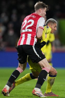 Tottenham Hotspur 'dan Richarlison ve Brentford' dan Kristoffer Ajer Premier League karşılaşmasında Brentford Tottenham Hotspur 'a karşı Gtech Community Stadyumu, Londra, 1 Ocak 2026