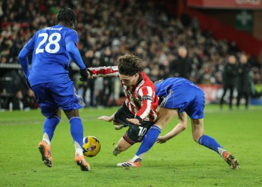 Sheffield United takımından Callum O 'Hare, 1 Ocak 2026' da Bramall Lane, Sheffield, İngiltere 'de oynanan Sky Bet Şampiyonası karşılaşmasında Leicester City' li Luke Thomas 'a karşı.