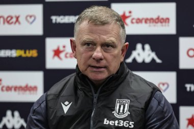 Stoke City 'nin Mark Robins teknik direktörü 1 Ocak 2026' da İngiltere 'nin Hull şehrindeki Stoke City' de oynanan Sky Bet Şampiyonası maçında basın toplantısı düzenledi.
