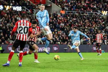Bernardo Silva of Manchester City takes a shot on goal during the Premier League match Sunderland vs Manchester City at Stadium Of Light, Sunderland, United Kingdom, 1st January 2026
