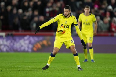 Tottenham Hotspur takımından Rodrigo Bentancur Premier Lig maçında Brentford Tottenham Hotspur 'a karşı Gtech Community Stadyumu, Londra, 1 Ocak 2026