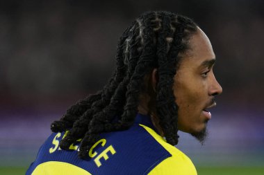 Tottenham Hotspur 'dan Djed Spence Premier League maçında Brentford Tottenham Hotspur' a karşı Gtech Community Stadyumu, Londra, 1 Ocak 2026